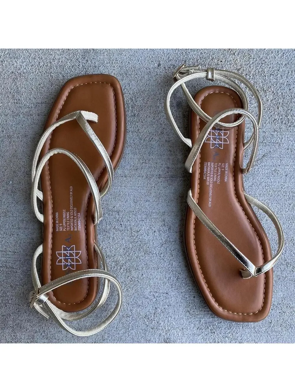 Vintage y2k gold strap flat sandals